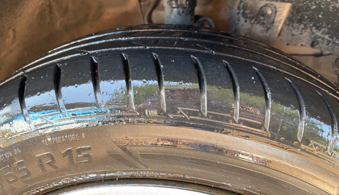 2016 Honda City 1.5L I-VTEC SV, Petrol, Manual, 1,08,299 km, Right Front Tyre Tread