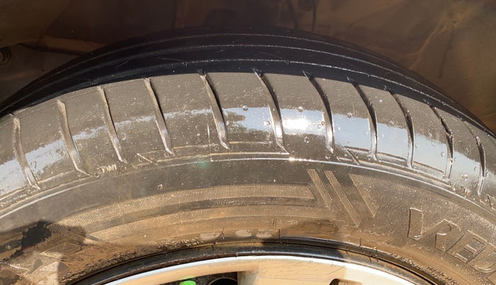 2016 Honda City 1.5L I-VTEC SV, Petrol, Manual, 1,08,299 km, Left Front Tyre Tread