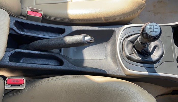 2016 Honda City 1.5L I-VTEC SV, Petrol, Manual, 1,08,299 km, Gear Lever
