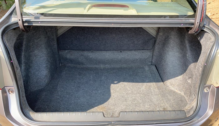 2016 Honda City 1.5L I-VTEC SV, Petrol, Manual, 1,08,299 km, Boot Inside