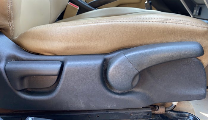 2016 Honda City 1.5L I-VTEC SV, Petrol, Manual, 1,08,299 km, Driver Side Adjustment Panel