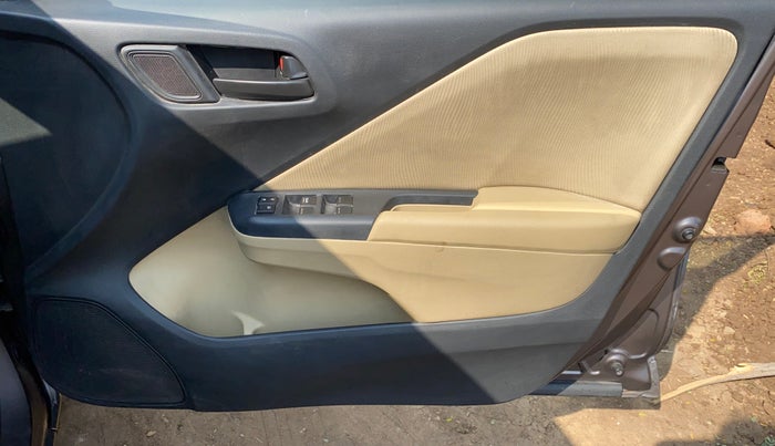 2016 Honda City 1.5L I-VTEC SV, Petrol, Manual, 1,08,299 km, Driver Side Door Panels Control