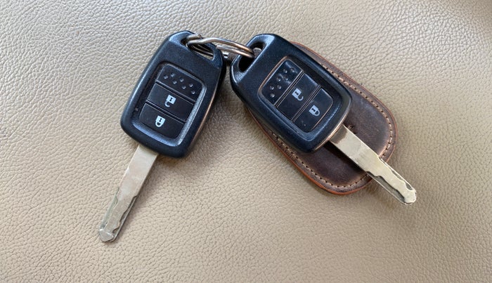 2016 Honda City 1.5L I-VTEC SV, Petrol, Manual, 1,08,299 km, Key Close Up