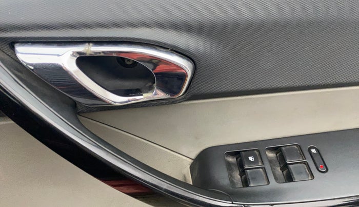 2018 Tata Tiago XZ PETROL, Petrol, Manual, 79,795 km, Driver Side Door Panels Control