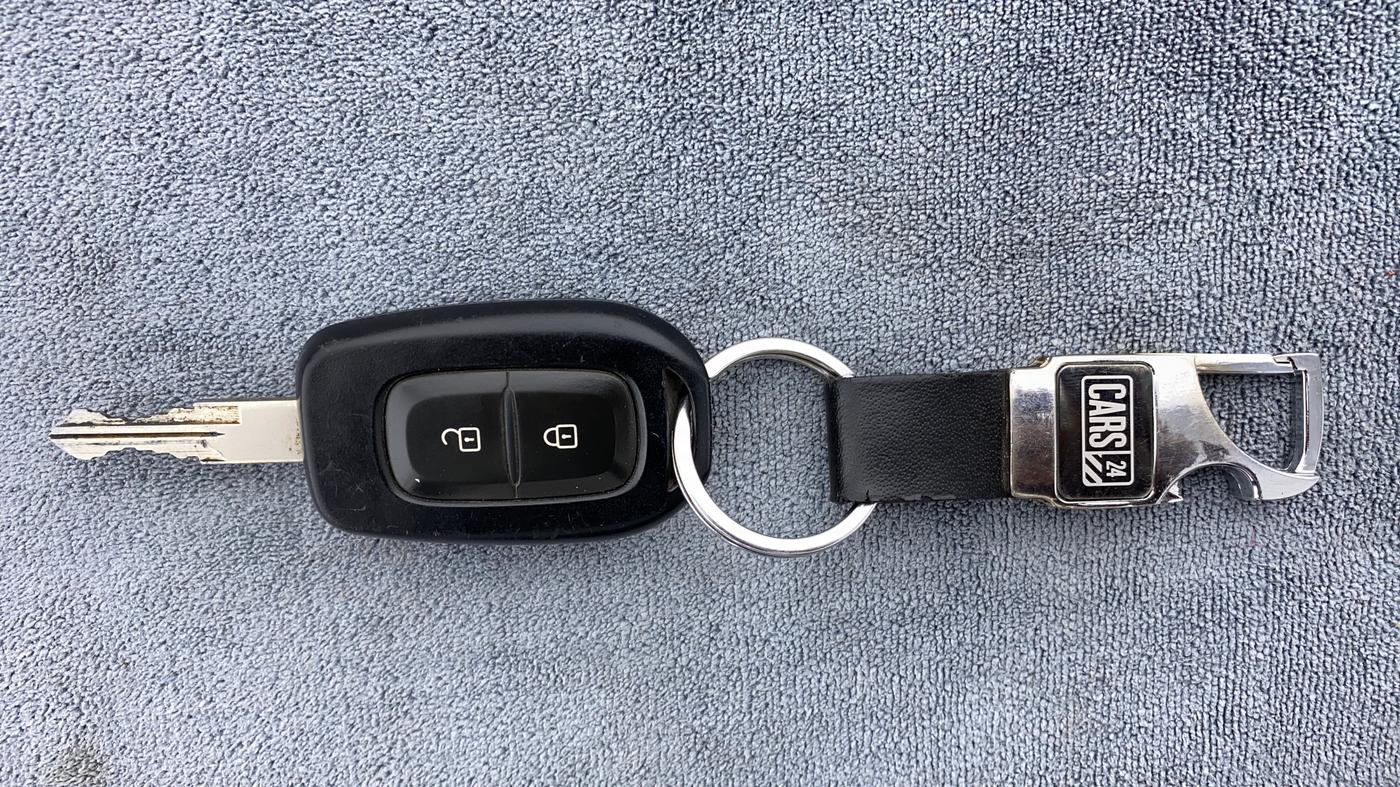2017 Renault Duster RXL PETROL 104, Petrol, Manual, 14,073 km, Key Close Up
