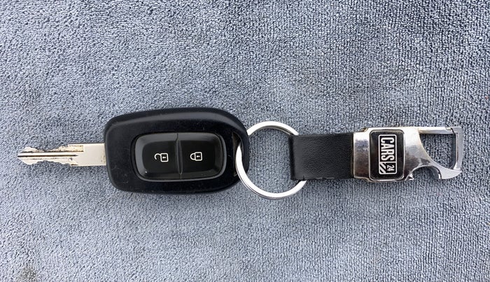 2017 Renault Duster RXL PETROL 104, Petrol, Manual, 14,073 km, Key Close Up