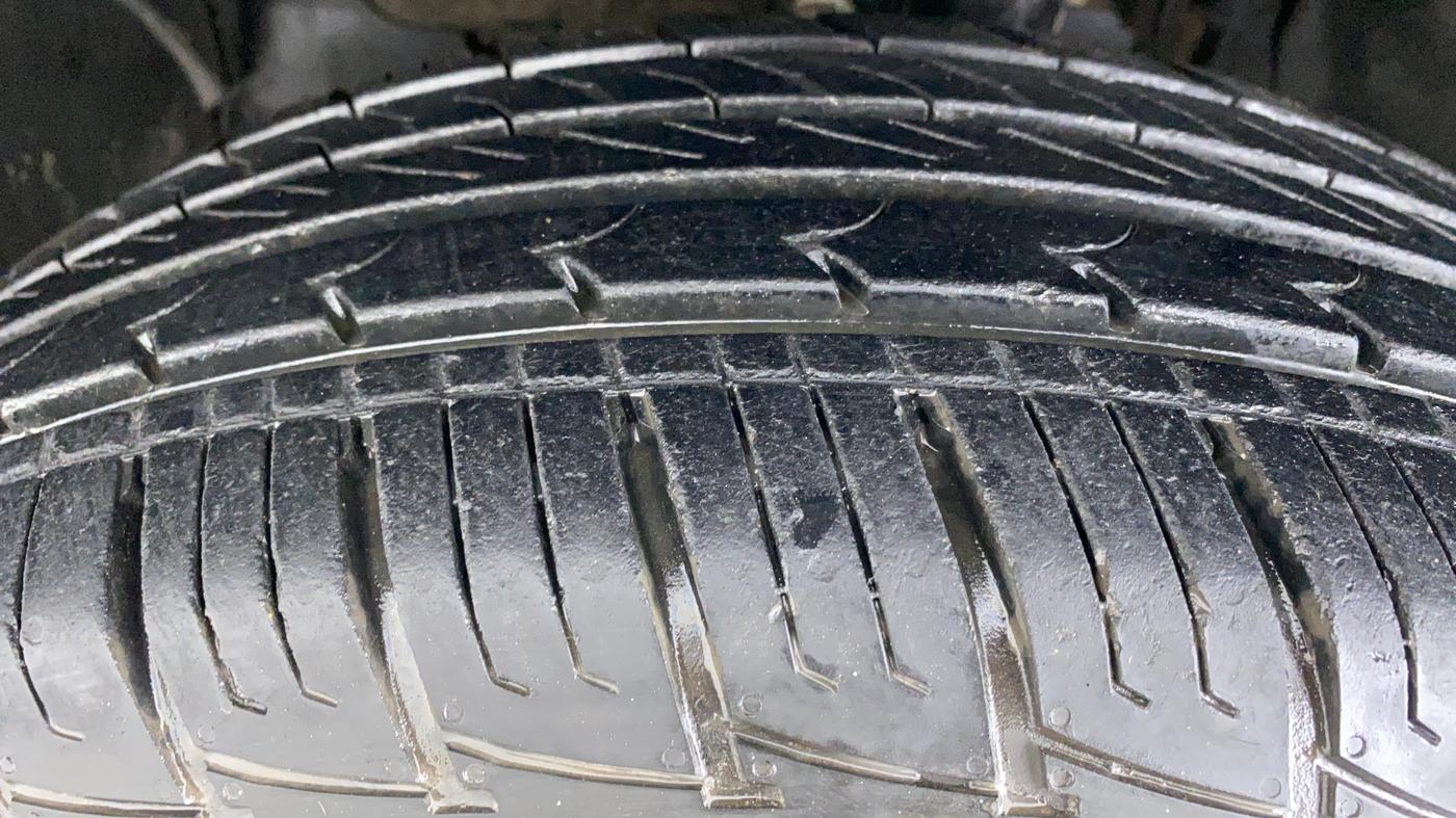 2017 Renault Duster RXL PETROL 104, Petrol, Manual, 14,073 km, Left Front Tyre Tread