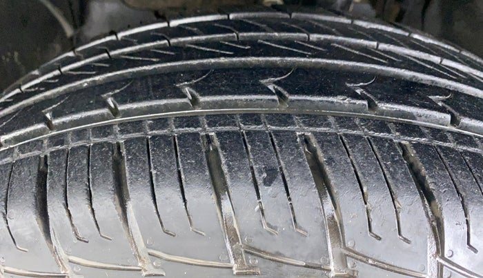 2017 Renault Duster RXL PETROL 104, Petrol, Manual, 14,073 km, Left Front Tyre Tread