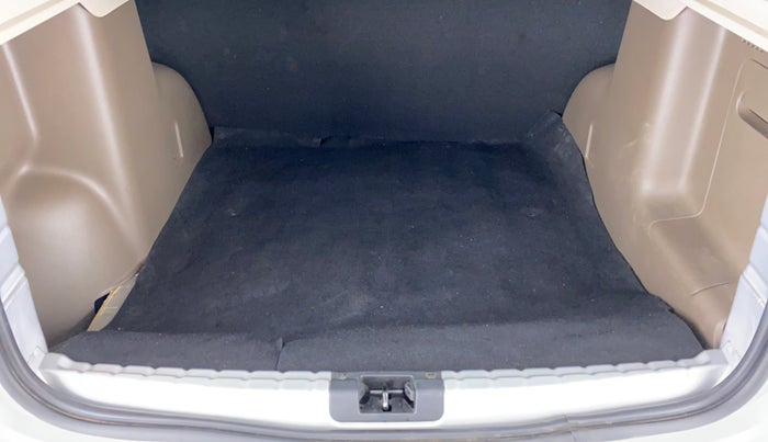 2017 Renault Duster RXL PETROL 104, Petrol, Manual, 14,073 km, Boot Inside