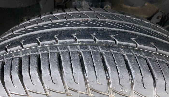 2017 Renault Duster RXL PETROL 104, Petrol, Manual, 14,073 km, Right Front Tyre Tread