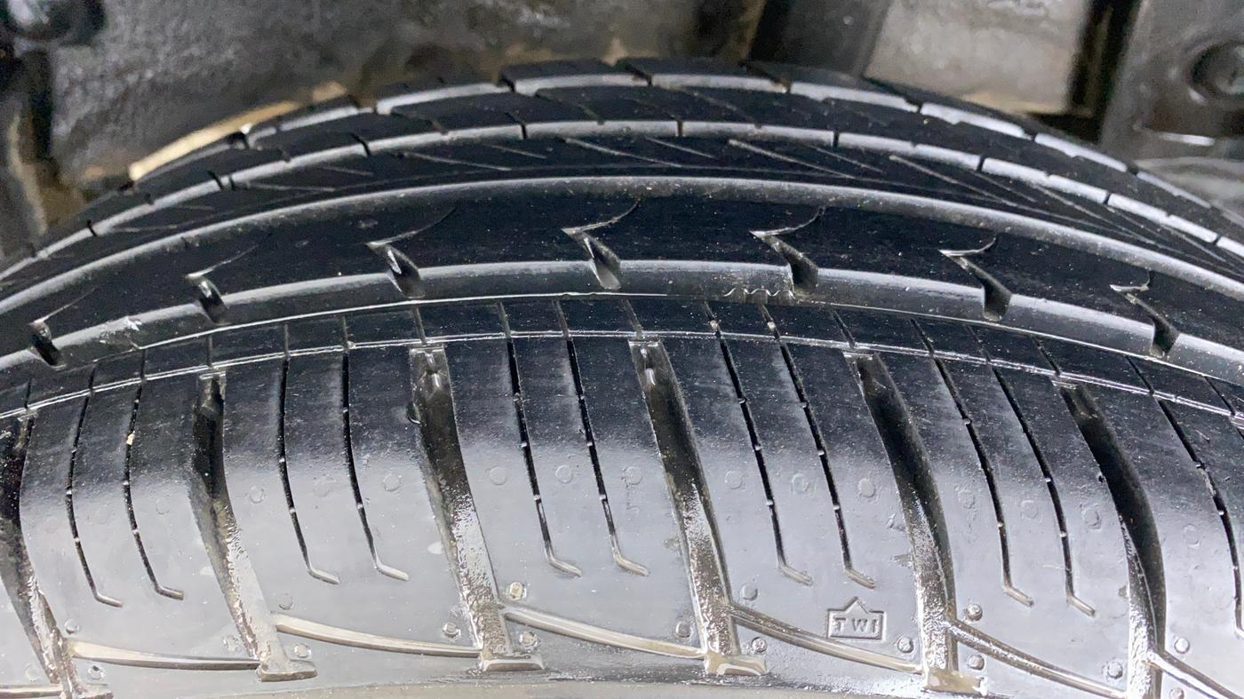 2017 Renault Duster RXL PETROL 104, Petrol, Manual, 14,073 km, Left Rear Tyre Tread