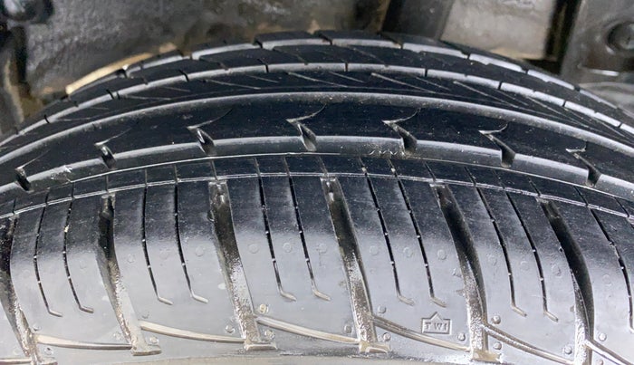 2017 Renault Duster RXL PETROL 104, Petrol, Manual, 14,073 km, Left Rear Tyre Tread