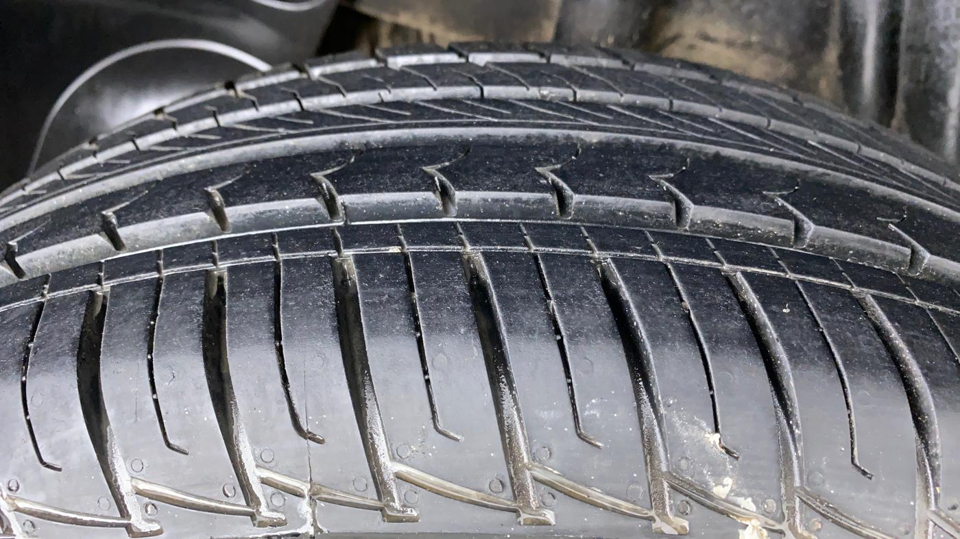 2017 Renault Duster RXL PETROL 104, Petrol, Manual, 14,073 km, Right Rear Tyre Tread
