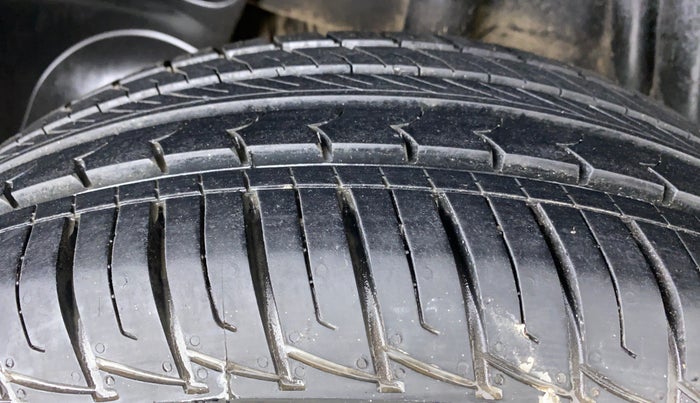 2017 Renault Duster RXL PETROL 104, Petrol, Manual, 14,073 km, Right Rear Tyre Tread
