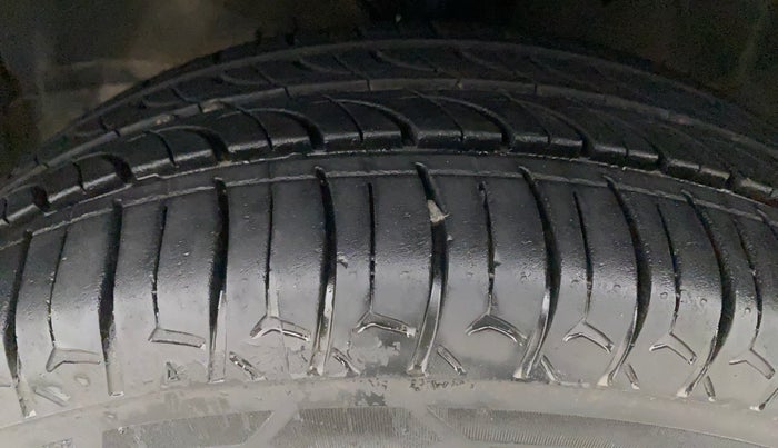2016 Honda Brio S MT, Petrol, Manual, 40,749 km, Left Front Tyre Tread