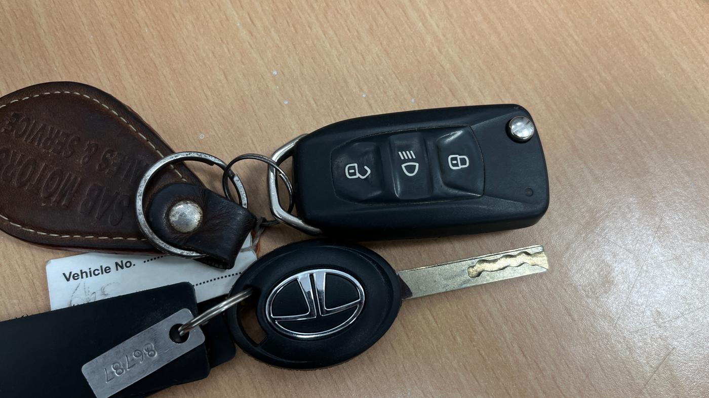 2021 Tata Tiago XT (O) PETROL, Petrol, Manual, 31,998 km, Key Close Up