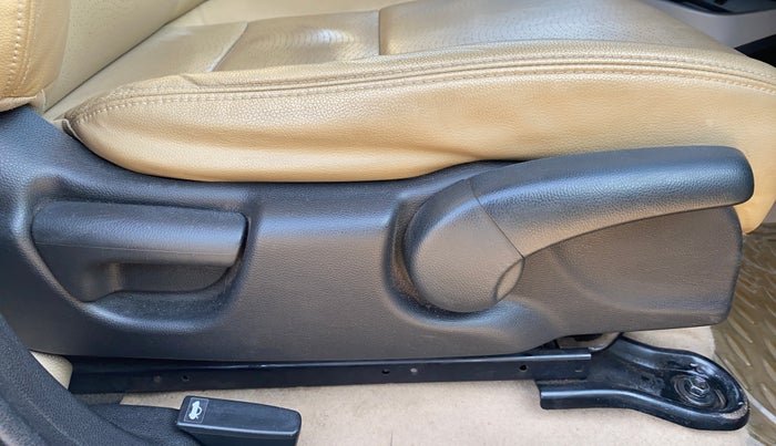 2017 Honda City 1.5L I-VTEC ZX CVT, Petrol, Automatic, 70,252 km, Driver Side Adjustment Panel