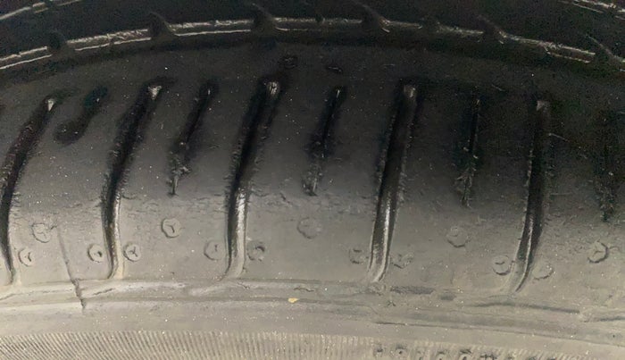 2017 Honda City 1.5L I-VTEC VX CVT, Petrol, Automatic, 1,21,398 km, Left Front Tyre Tread