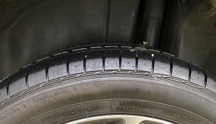 2022 Maruti Ciaz ALPHA  AT 1.5 SHVS PETROL, Petrol, Automatic, 21,936 km, Left Rear Tyre Tread
