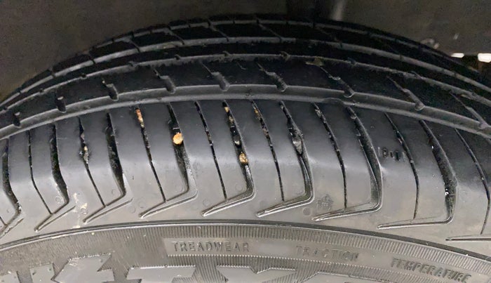 2015 Renault Kwid RXT 0.8, Petrol, Manual, 80,253 km, Left Rear Tyre Tread