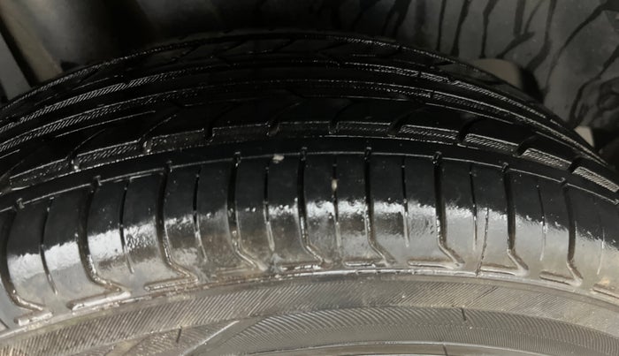 2024 Maruti Ertiga ZXI (O) CNG, CNG, Manual, 88,856 km, Right Rear Tyre Tread