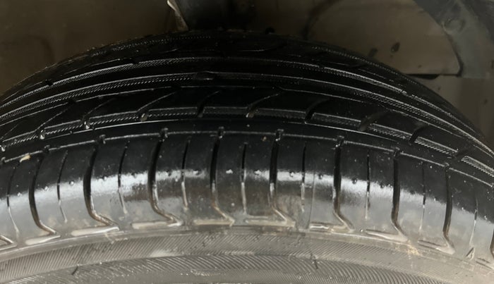 2024 Maruti Ertiga ZXI (O) CNG, CNG, Manual, 88,856 km, Right Front Tyre Tread