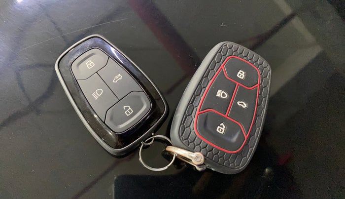 2024 Tata NEXON Fearless Plus S 1.2 Revotron 7DCA Dark Edition, Petrol, Automatic, 7,773 km, Key Close Up