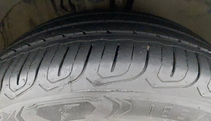 2016 Volkswagen Polo HIGHLINE1.2L, Petrol, Manual, Right Front Tyre Tread