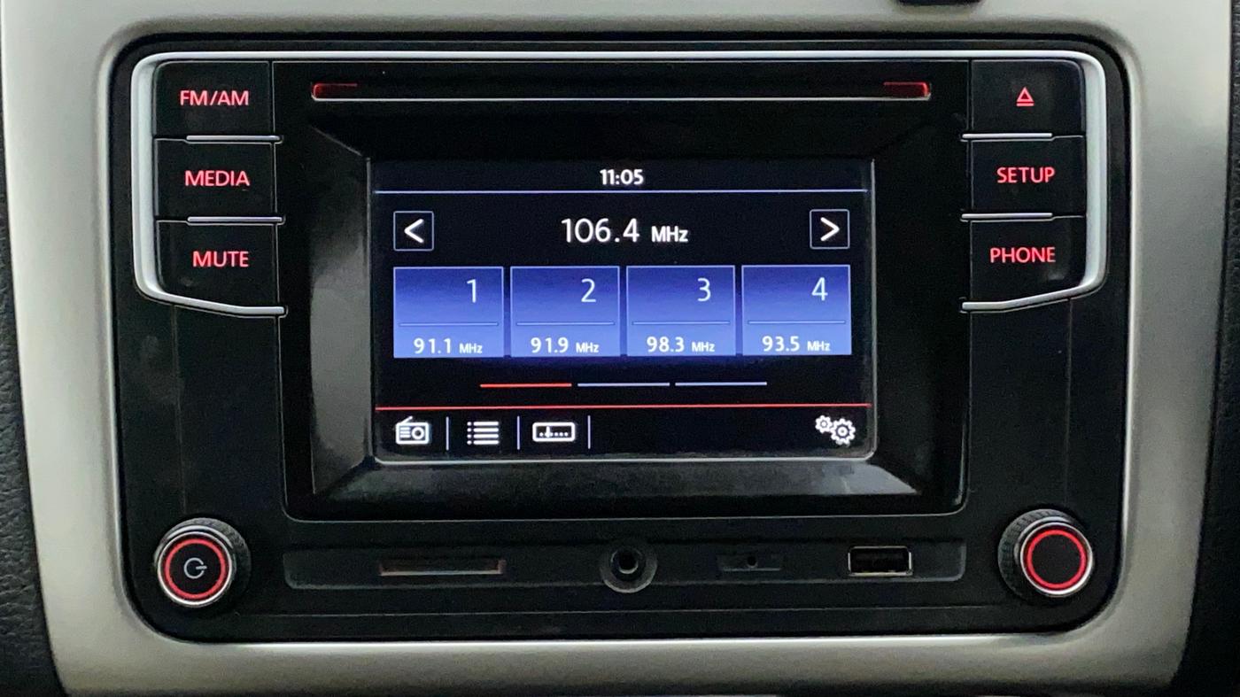 2016 Volkswagen Polo HIGHLINE1.2L, Petrol, Manual, Infotainment System