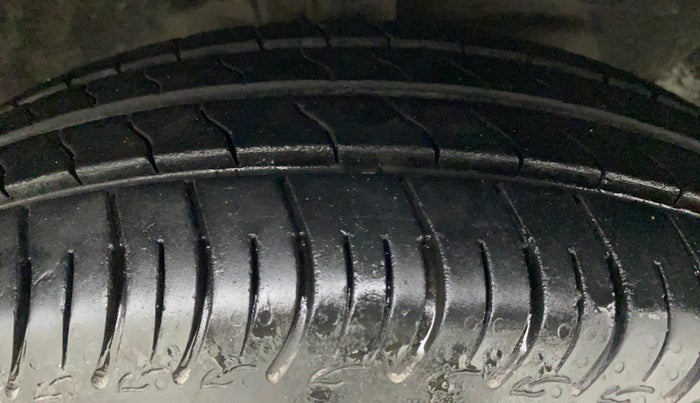 2010 Maruti Wagon R 1.0 VXI, Petrol, Manual, 64,781 km, Right Front Tyre Tread