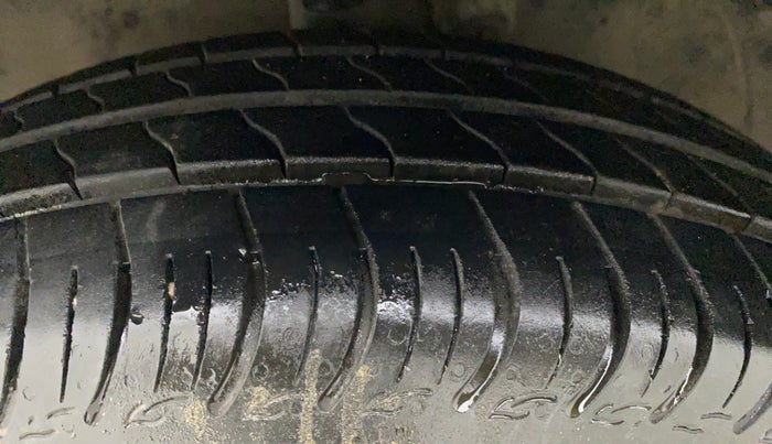 2010 Maruti Wagon R 1.0 VXI, Petrol, Manual, 64,781 km, Left Front Tyre Tread