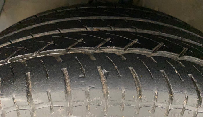 2011 Hyundai i20 SPORTZ 1.2, Petrol, Manual, 61,367 km, Left Front Tyre Tread