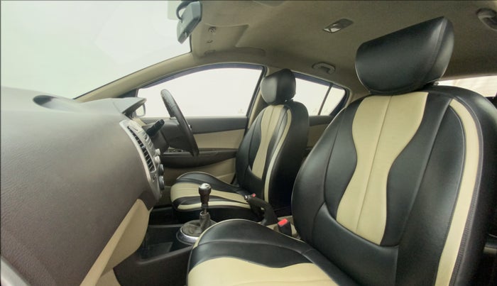 2011 Hyundai i20 SPORTZ 1.2, Petrol, Manual, 61,367 km, Right Side Front Door Cabin