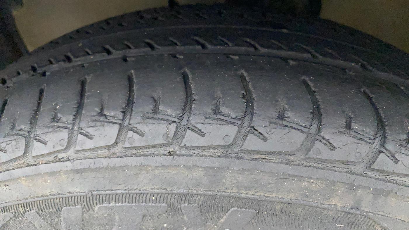 2018 Maruti Celerio VXI (O), Petrol, Manual, 42,817 km, Left Front Tyre Tread