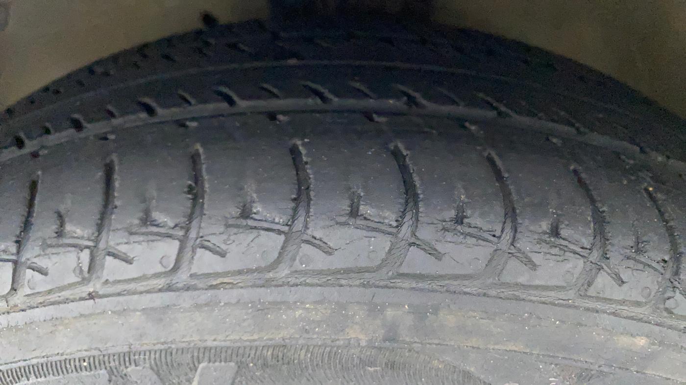 2018 Maruti Celerio VXI (O), Petrol, Manual, 42,817 km, Right Front Tyre Tread