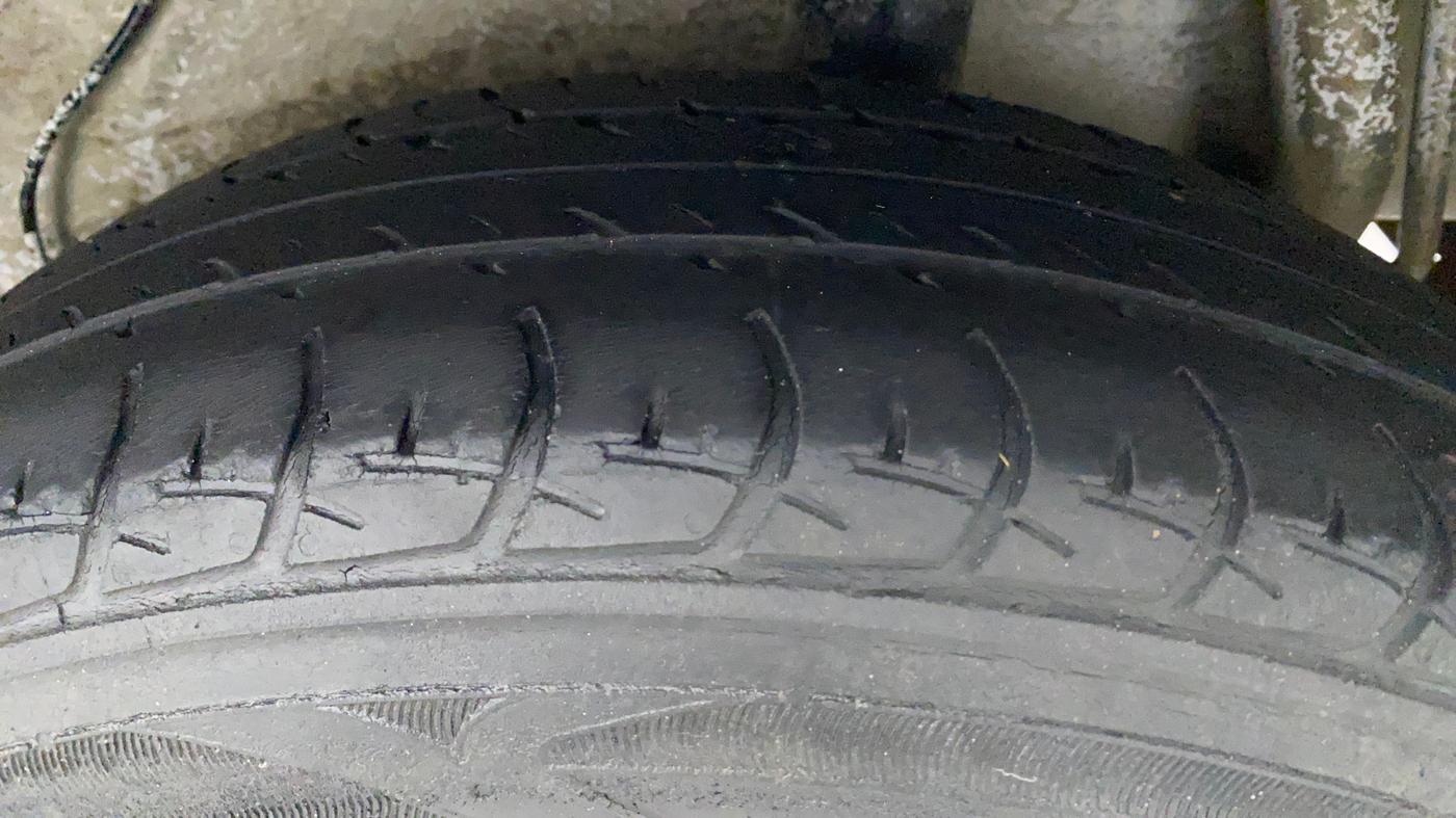 2018 Maruti Celerio VXI (O), Petrol, Manual, 42,817 km, Left Rear Tyre Tread