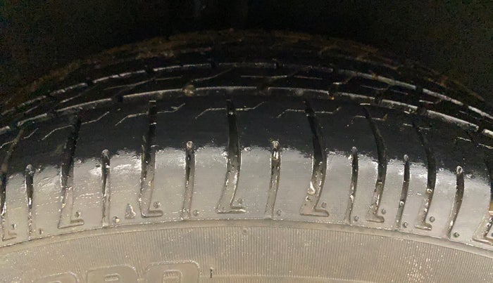 2014 Ford Ecosport TITANIUM 1.5L PETROL AT, Petrol, Automatic, 76,714 km, Right Rear Tyre Tread