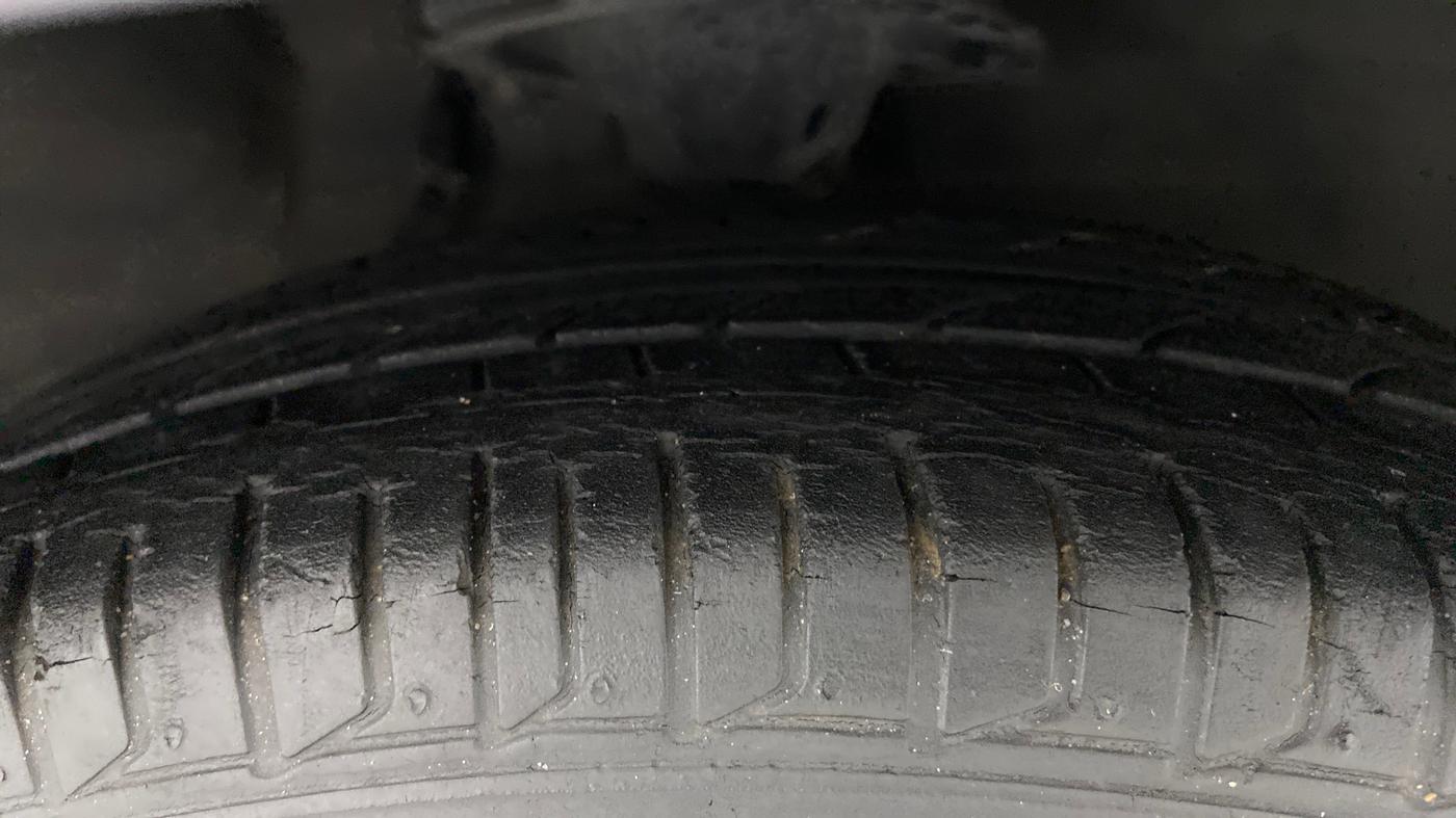 2015 Hyundai i10 SPORTZ 1.1, Petrol, Manual, 54,944 km, Right Front Tyre Tread
