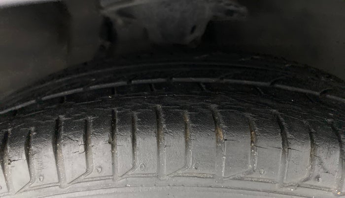 2015 Hyundai i10 SPORTZ 1.1, Petrol, Manual, 54,944 km, Right Front Tyre Tread