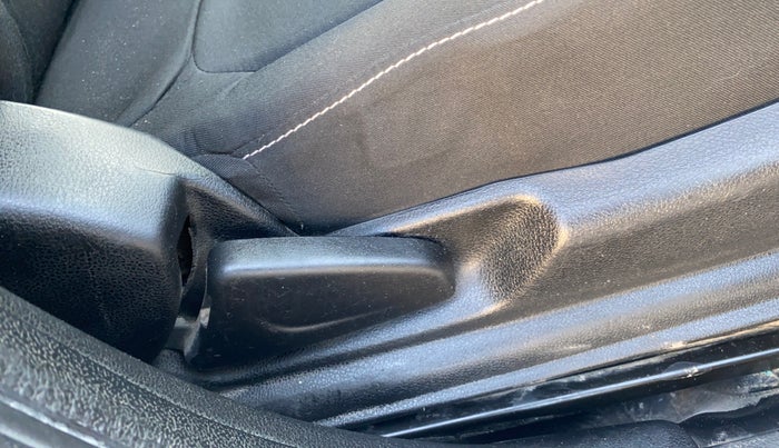 2020 Renault Kwid RXL 1.0, Petrol, Manual, 93,311 km, Driver Side Adjustment Panel