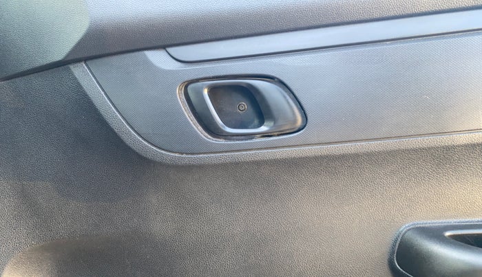 2020 Renault Kwid RXL 1.0, Petrol, Manual, 93,311 km, Driver Side Door Panels Control