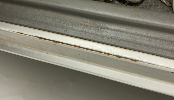 2010 Maruti Alto K10 VXI, Petrol, Manual, 97,701 km, Left running board - Slight discoloration