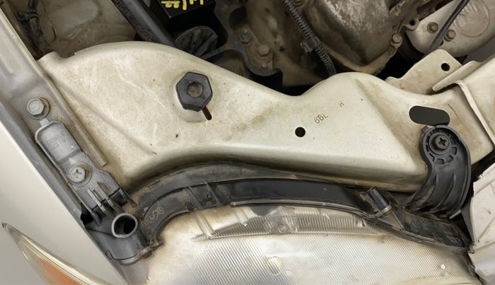 2010 Maruti Alto K10 VXI, Petrol, Manual, 97,701 km, Right headlight - Clamp has minor damage