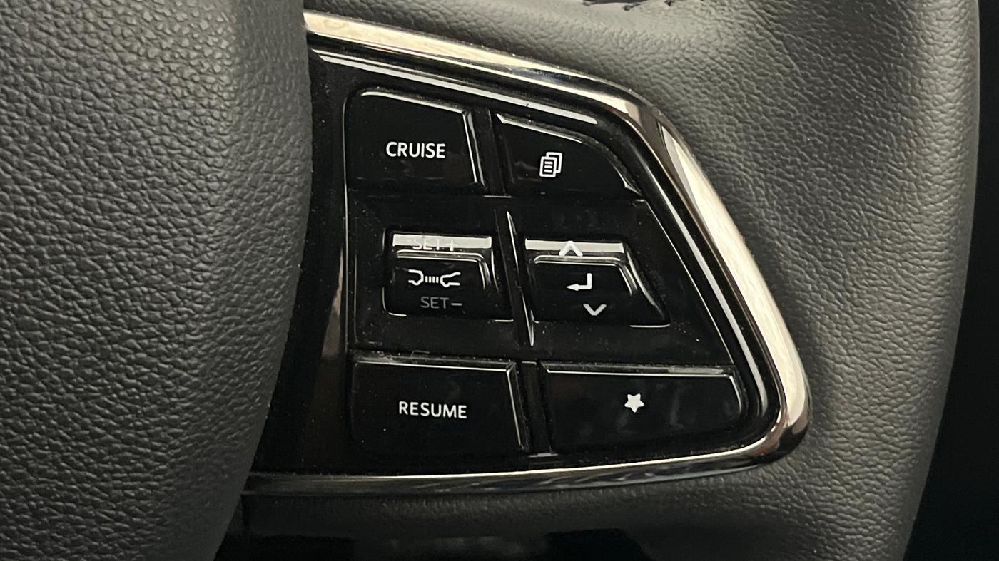 2025 Mahindra XUV700 AX 7 LUXURY P AT 7 STR, Petrol, Automatic, 2,511 km, Adaptive Cruise Control