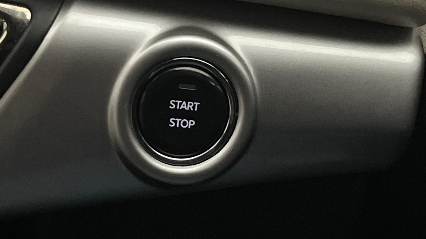2025 Mahindra XUV700 AX 7 LUXURY P AT 7 STR, Petrol, Automatic, 2,511 km, Keyless Start/ Stop Button