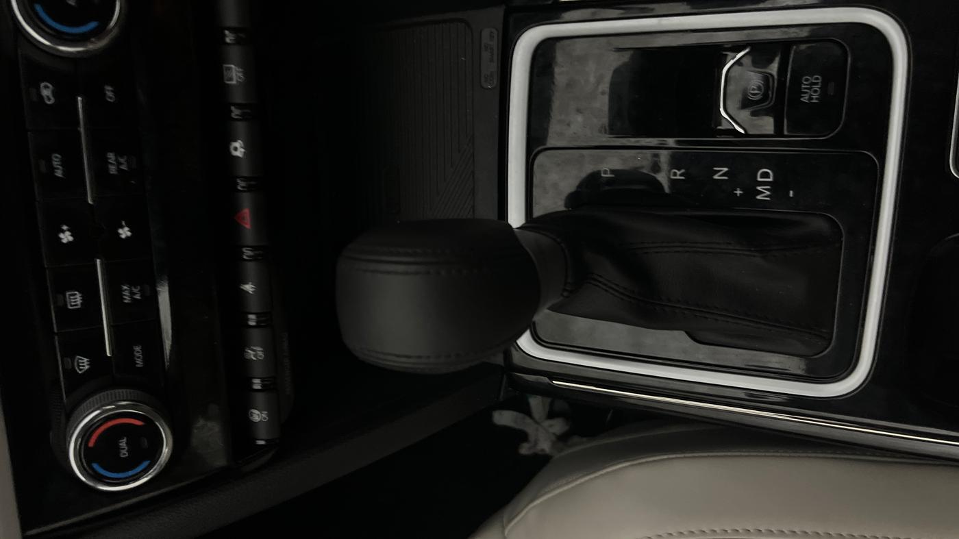 2025 Mahindra XUV700 AX 7 LUXURY P AT 7 STR, Petrol, Automatic, 2,511 km, Gear Lever