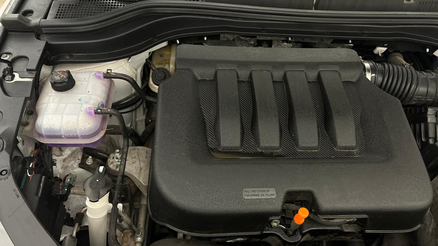 2025 Mahindra XUV700 AX 7 LUXURY P AT 7 STR, Petrol, Automatic, 2,511 km, Engine View - Right
