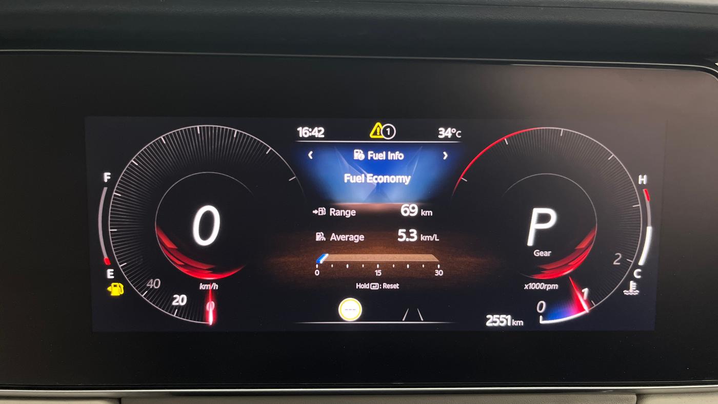 2025 Mahindra XUV700 AX 7 LUXURY P AT 7 STR, Petrol, Automatic, 2,511 km, Odometer Image