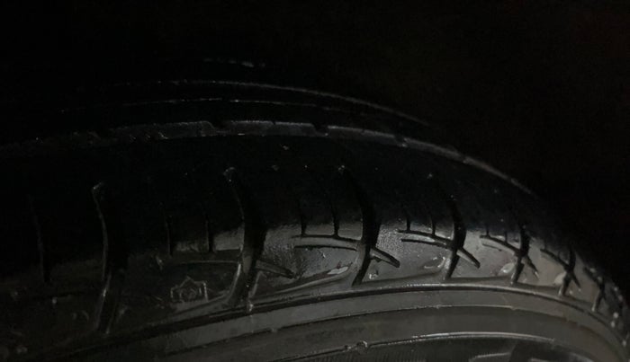 2017 Maruti Baleno DELTA PETROL 1.2, Petrol, Manual, 70,608 km, Right Rear Tyre Tread