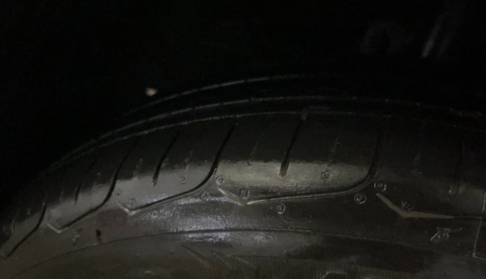 2017 Maruti Baleno DELTA PETROL 1.2, Petrol, Manual, 70,608 km, Left Front Tyre Tread